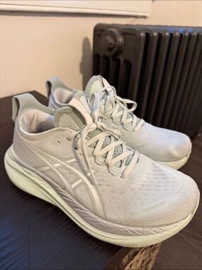 Asics mint green Gel Nimbus 27 Running Sneakers